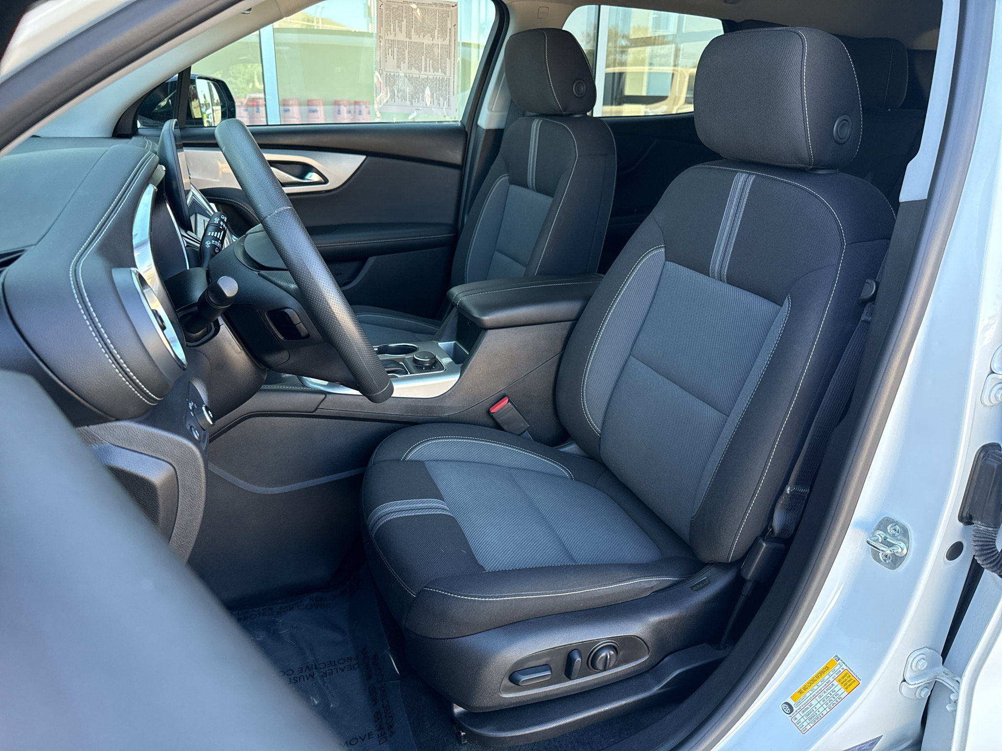 Used 2025 Chevrolet Blazer LT w/ Convenience Package FWD image 9