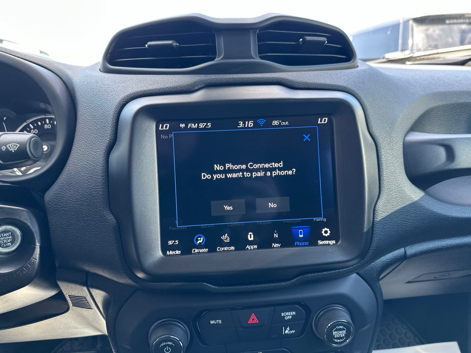 Used 2023 Jeep Renegade Latitude w/ Premium Group AWD/4WD image 50