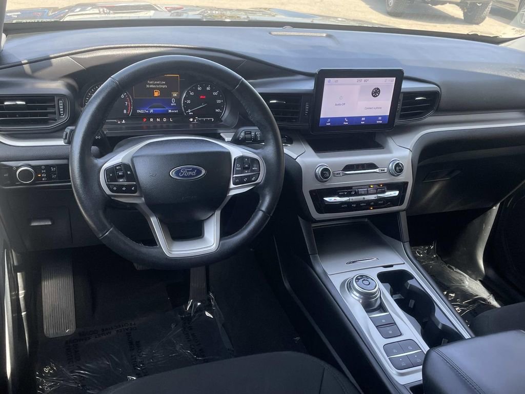 Certified 2023 Ford Explorer XLT RWD image 10