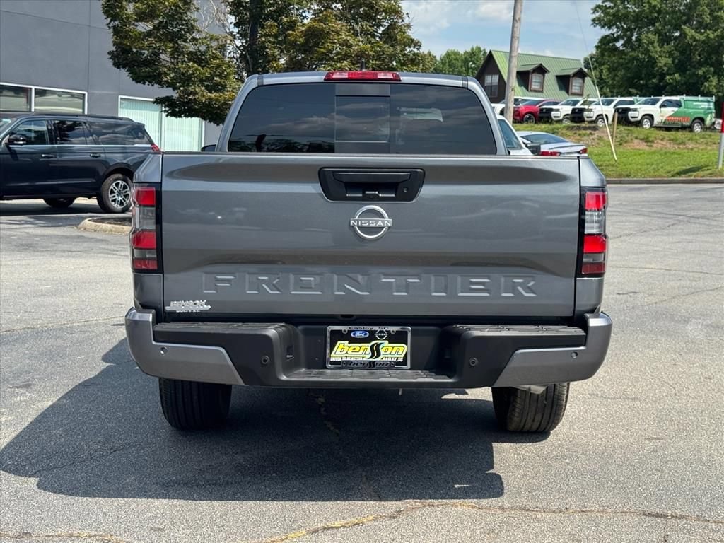 Certified 2025 Nissan Frontier SV RWD image 4