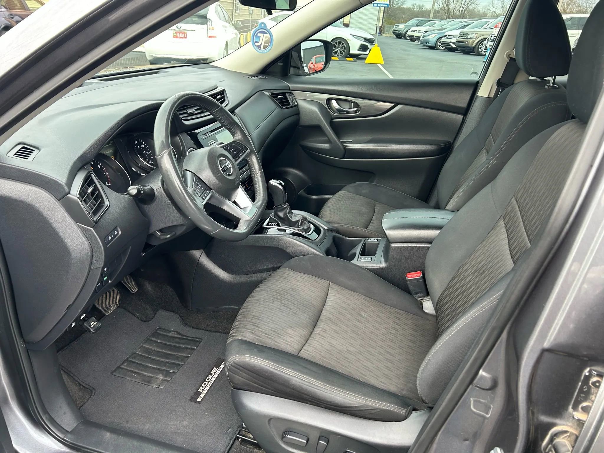 Used 2017 Nissan Rogue SV w/ Midnight Edition Package image 3