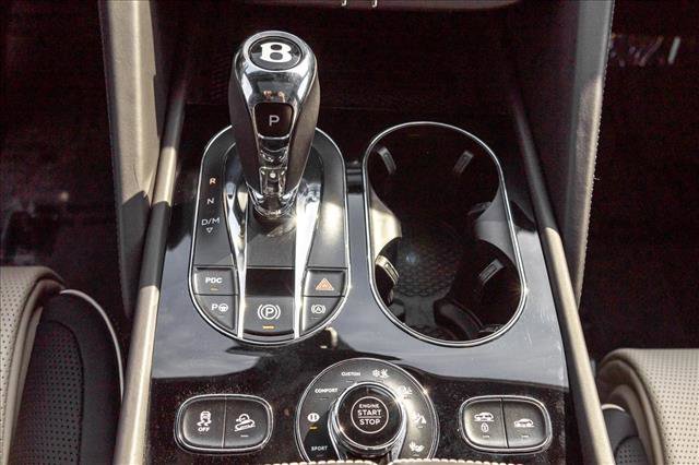 Used 2023 Bentley Bentayga image 23