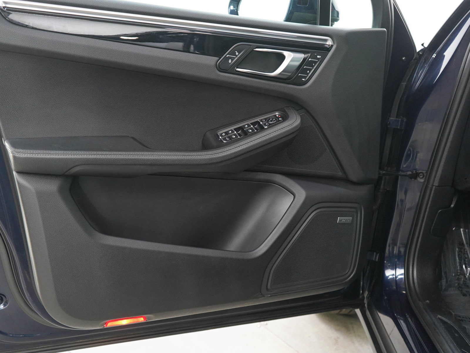 Used 2018 Porsche Macan AWD/4WD image 19