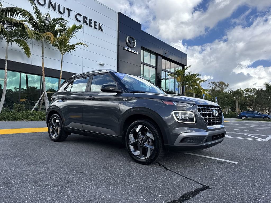 Used 2024 Hyundai Venue Limited image 23