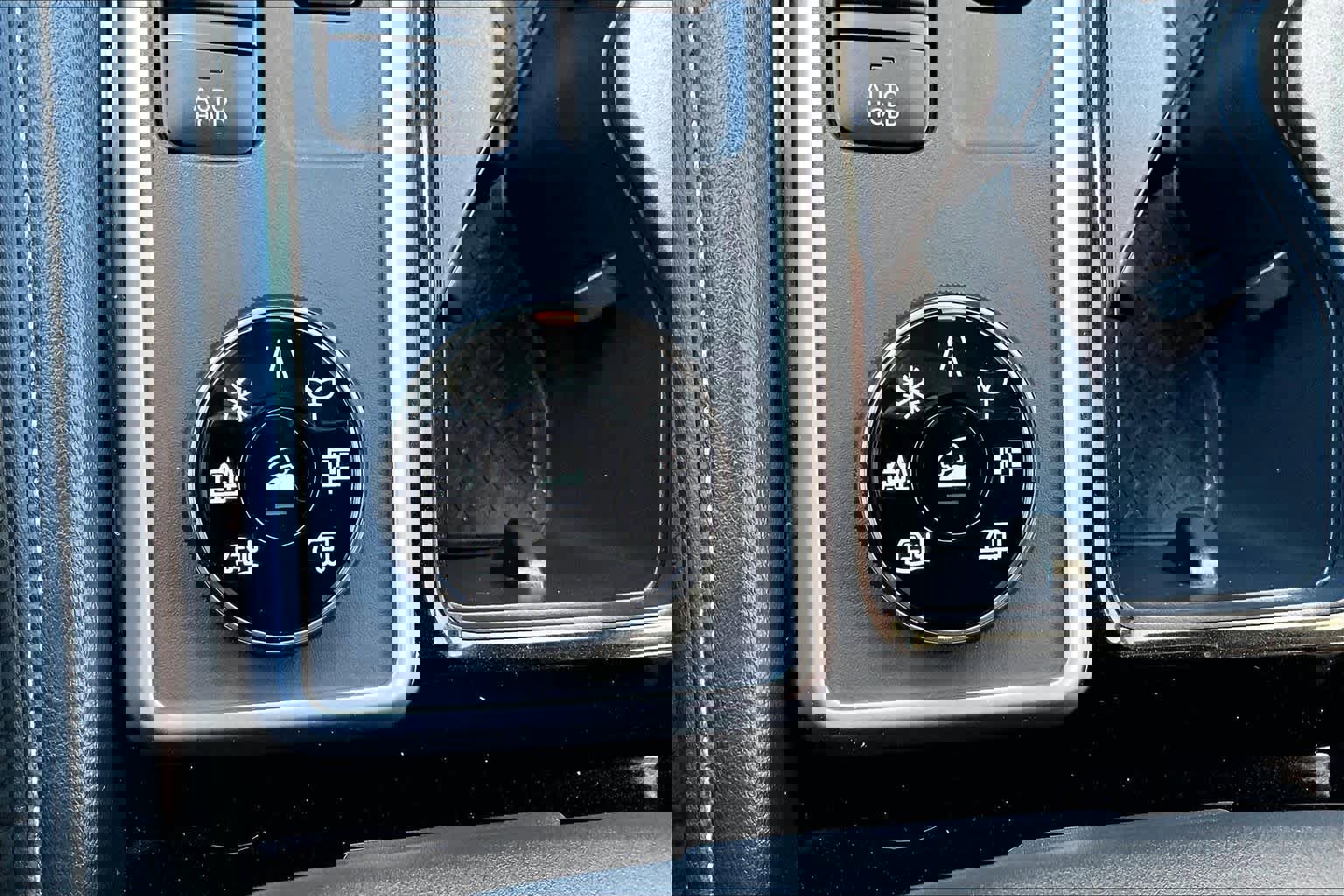 Used 2025 Nissan Pathfinder SL w/ SL Premium Package image 34