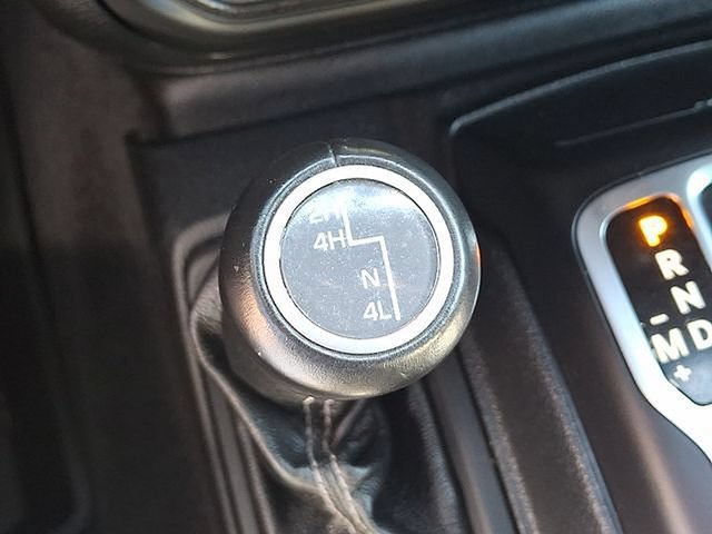 Used 2021 Jeep Wrangler Unlimited Sahara AWD/4WD image 28