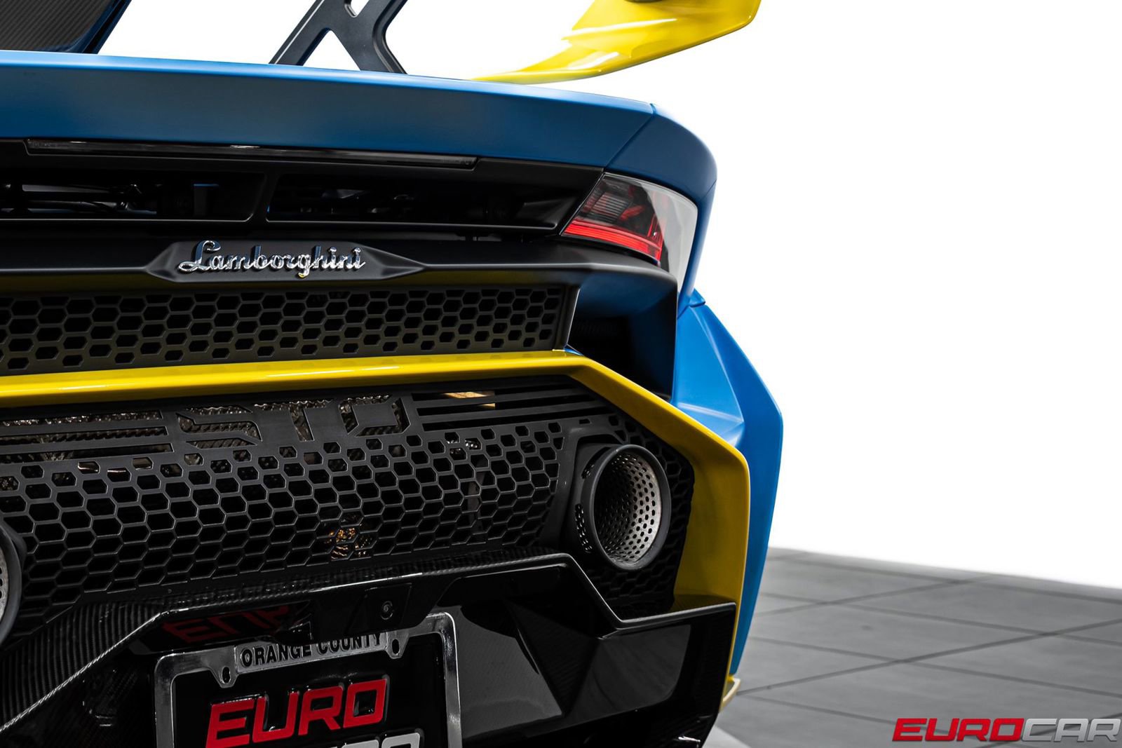 Used 2022 Lamborghini Huracan STO image 24