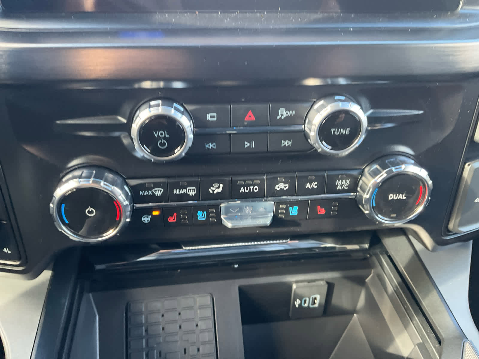 New 2026 Ford F250 Lariat w/ FX4 Off-Road Package image 27