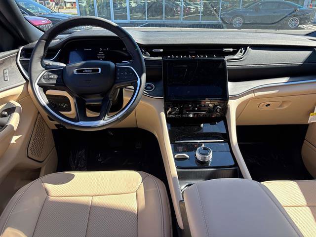 New 2025 Jeep Grand Cherokee L Limited image 10