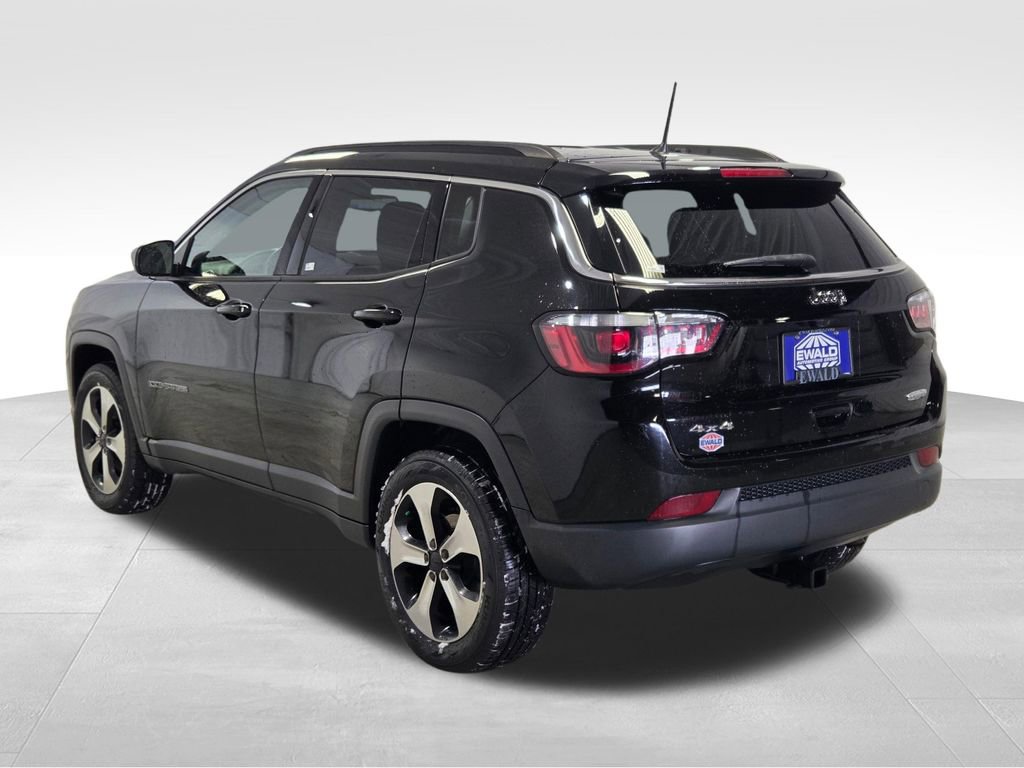 Used 2018 Jeep Compass Latitude w/ Cold Weather Group image 18