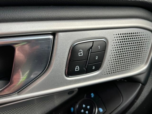 Certified 2020 Ford Explorer ST w/ Premium Technology Package image 31