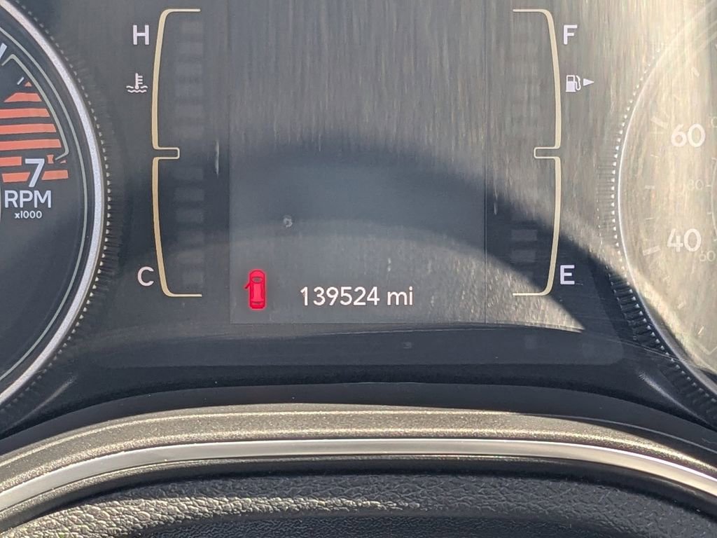 Used 2019 Jeep Cherokee Latitude w/ Popular Appearance Group image 11