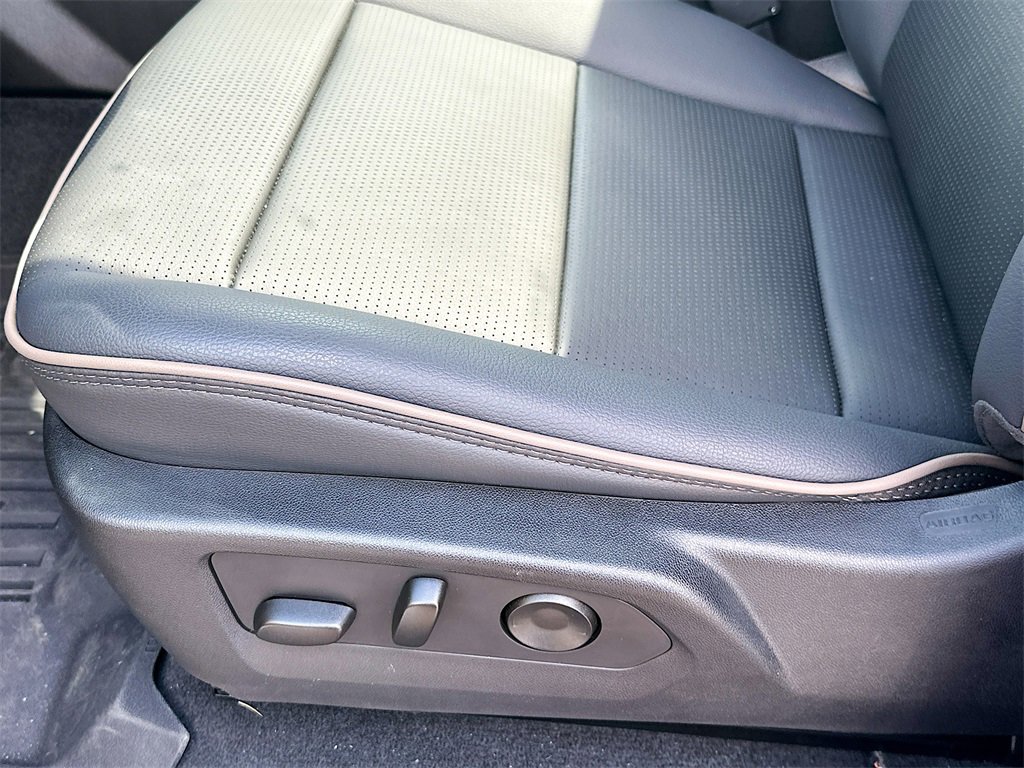 New 2024 GMC Canyon Denali w/ LPO, Denali Black Edition image 9