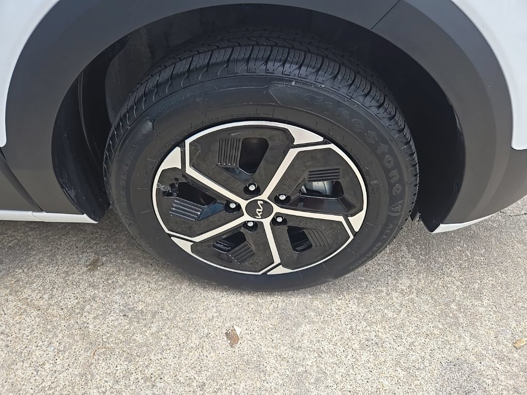 Used 2024 Kia Niro EX FWD image 24