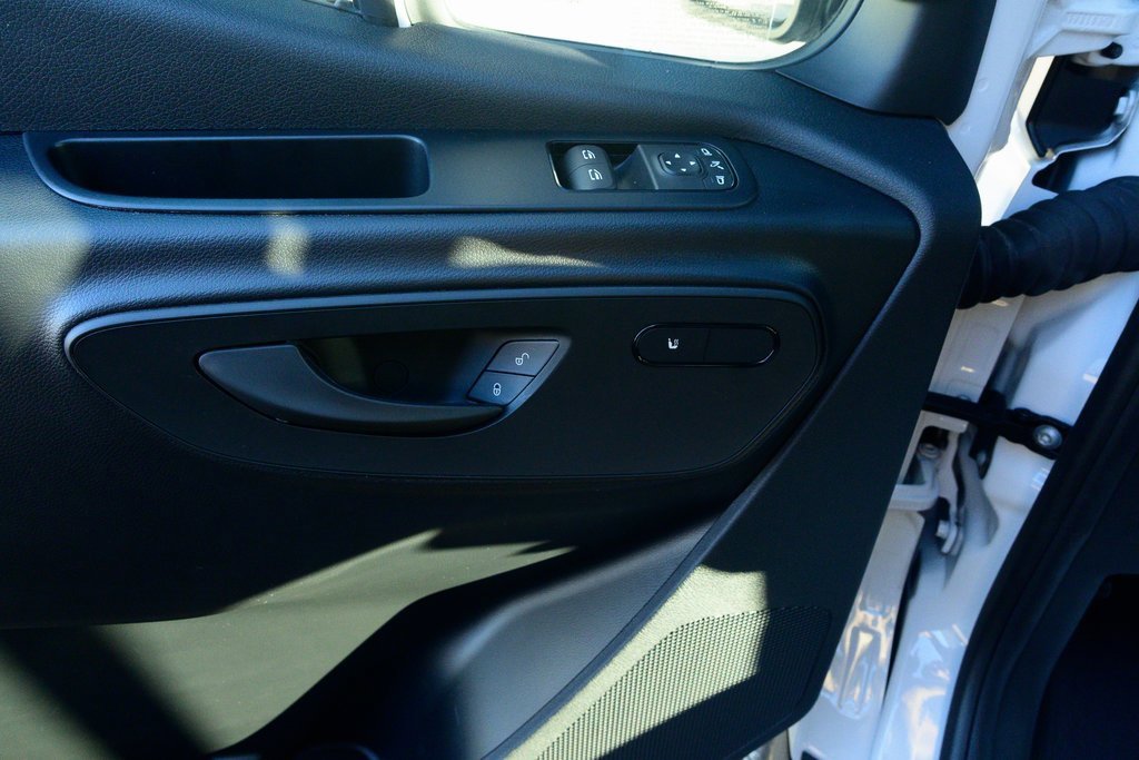 Used 2025 Mercedes-Benz Sprinter 2500 image 18