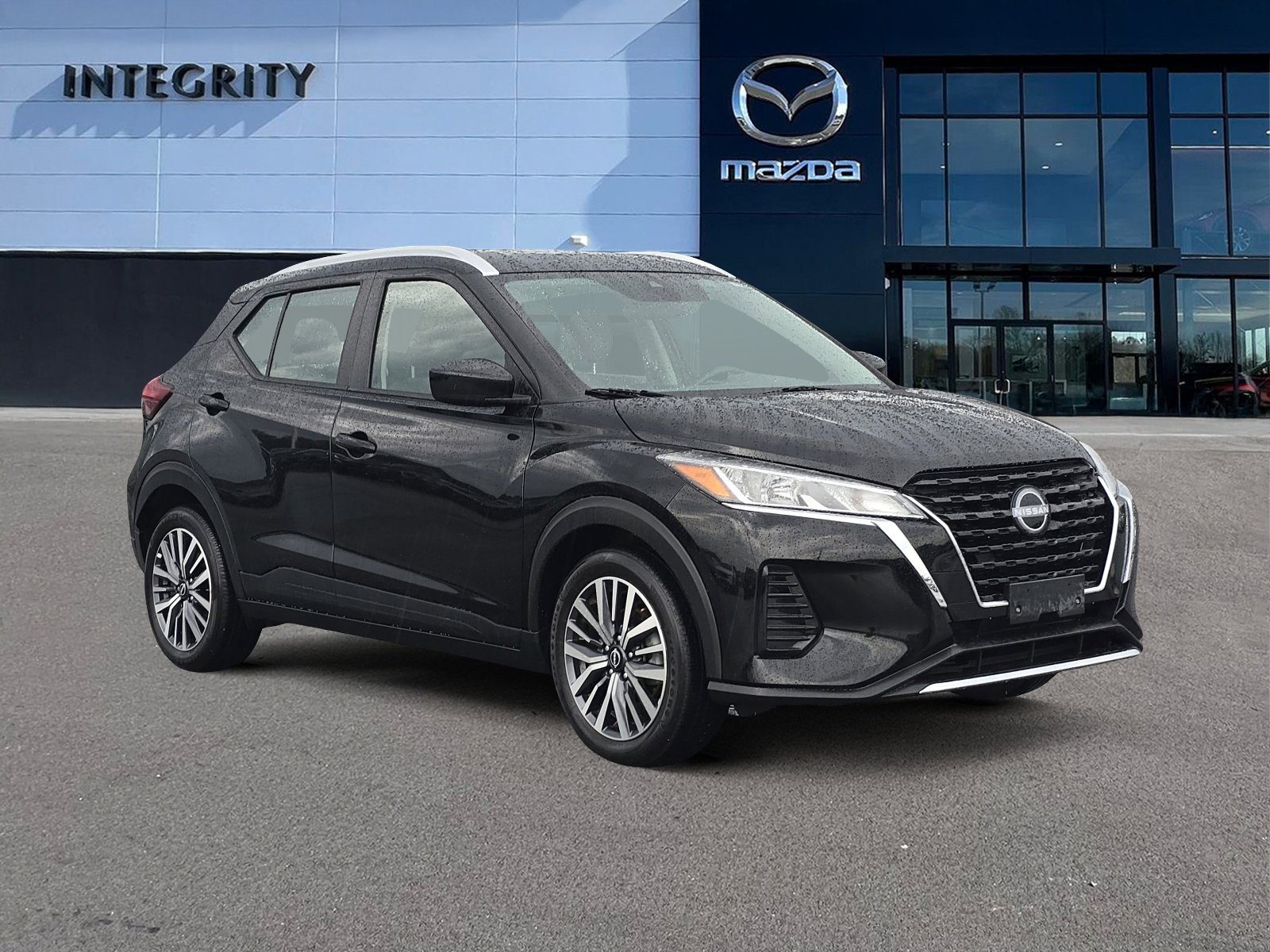 Used 2024 Nissan Kicks SV image 2