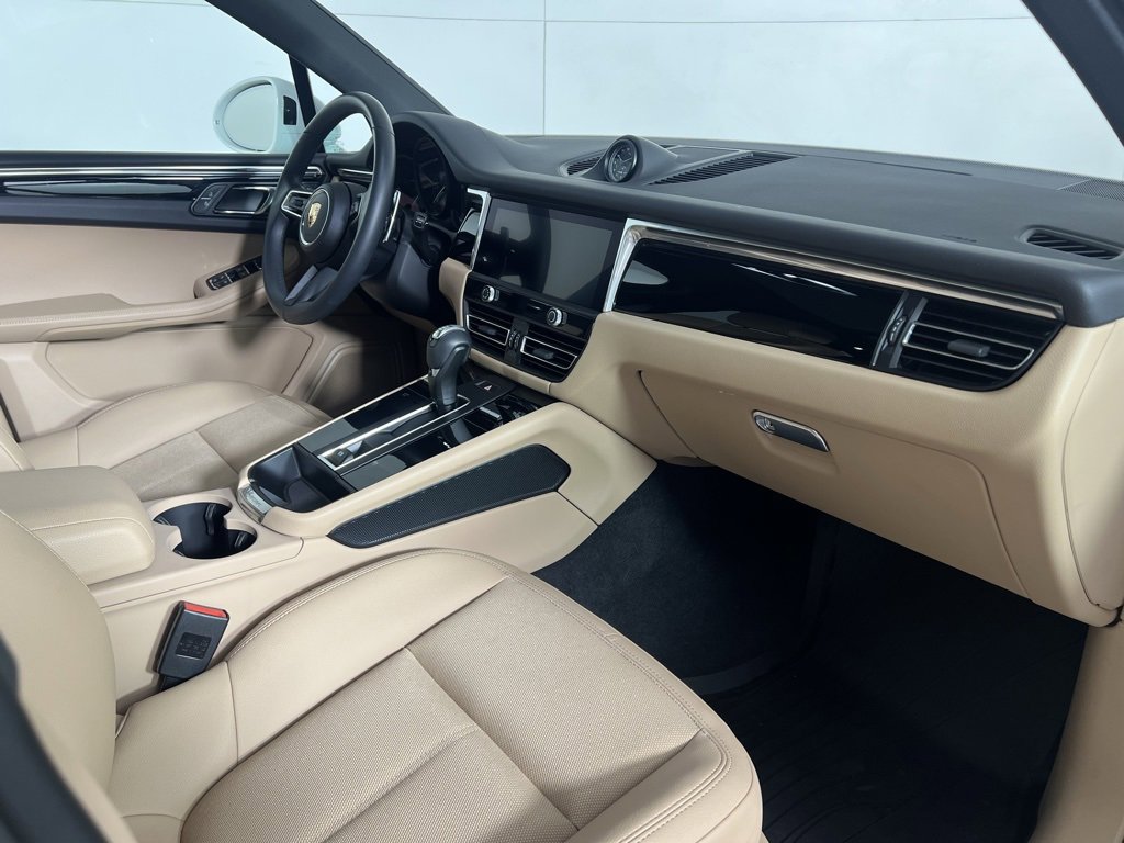 Certified 2025 Porsche Macan image 20