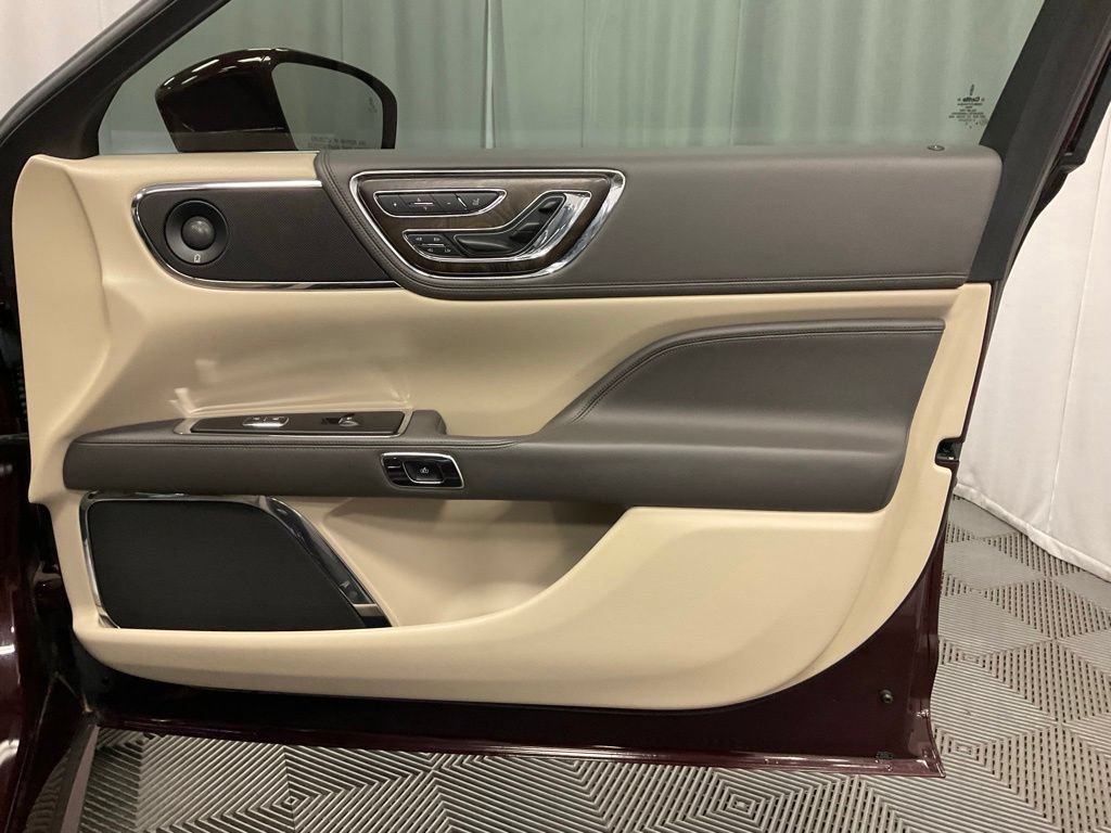 Used 2018 Lincoln Continental Reserve w/ Rear-seat Package AWD/4WD image 32