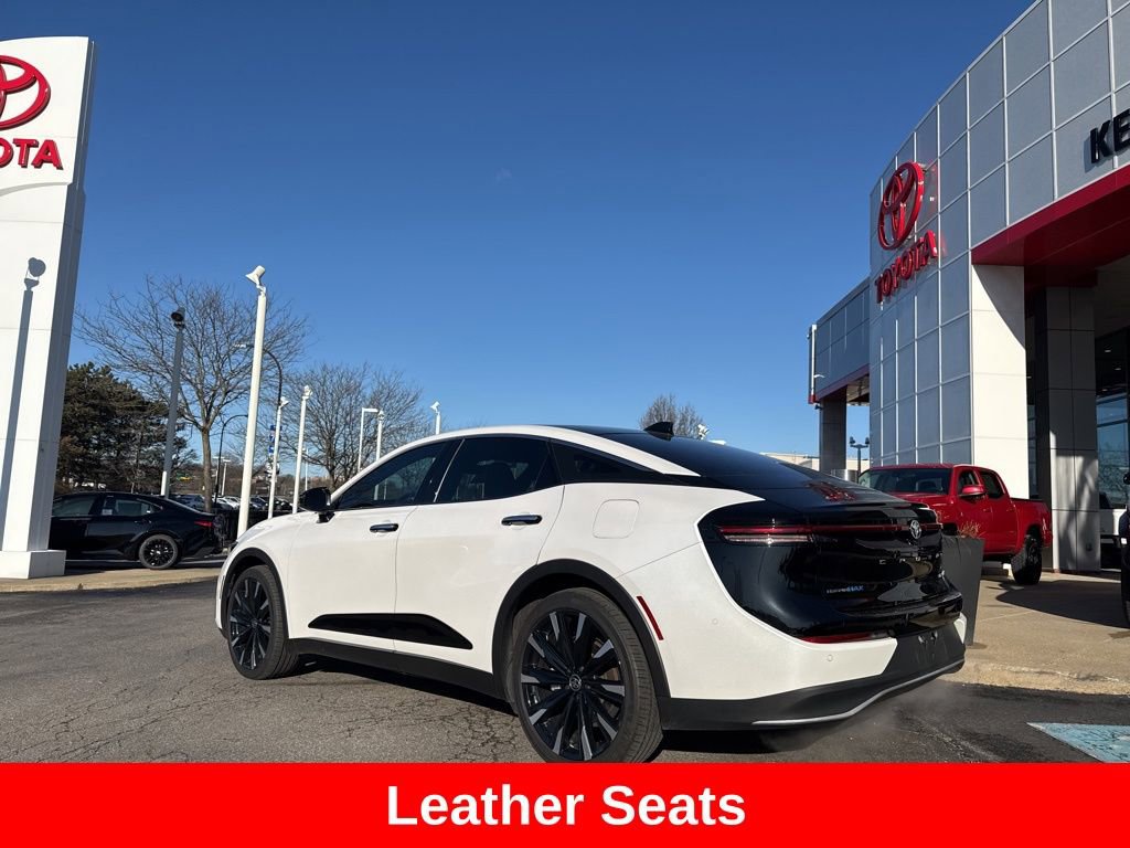 Used 2023 Toyota Crown Platinum image 5