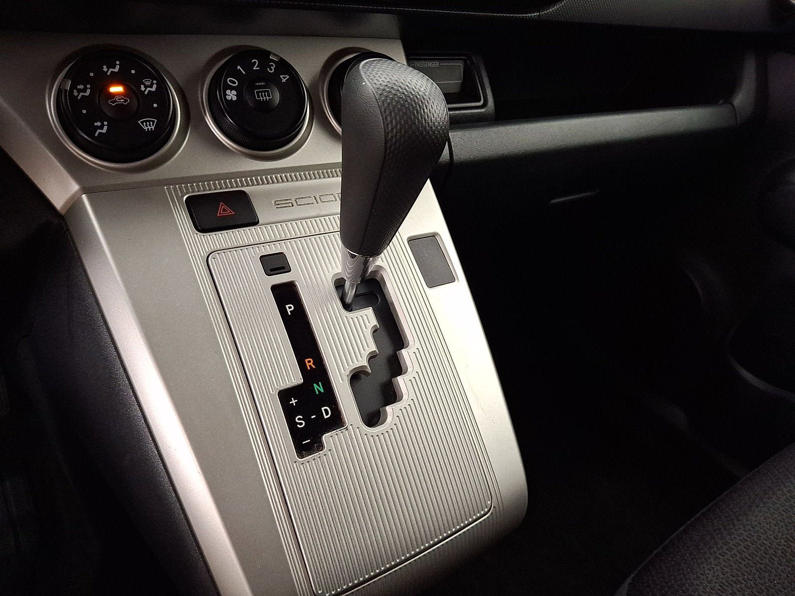 Used 2008 Scion xB FWD image 4