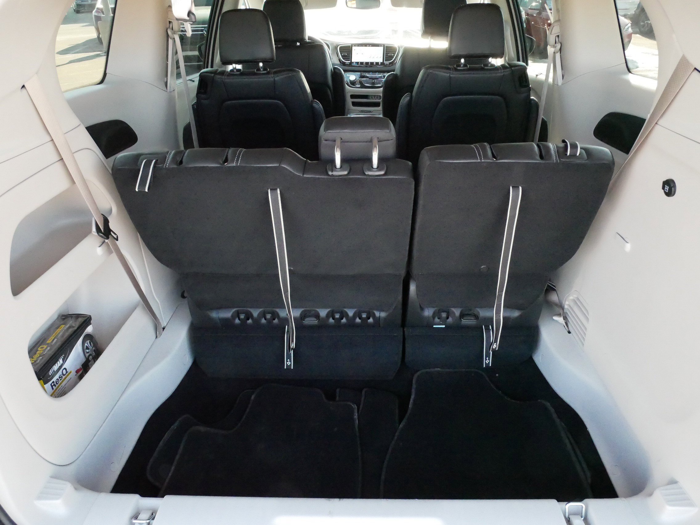 Used 2024 Chrysler Pacifica Touring-L FWD image 18