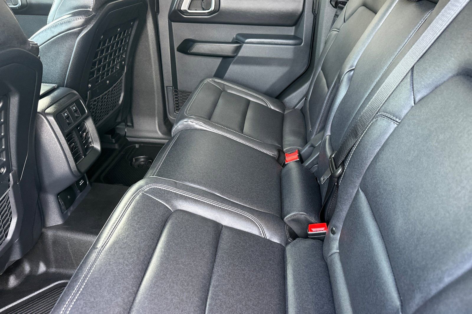 New 2025 Ford Bronco Badlands image 12