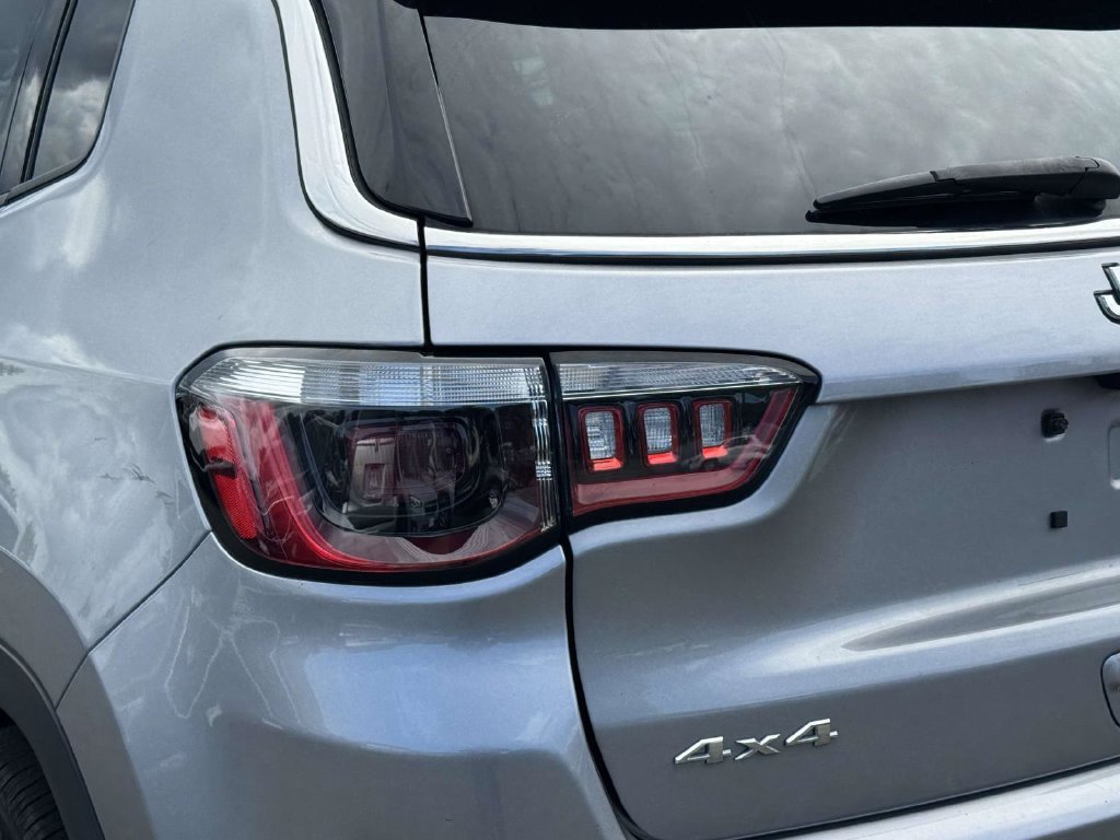 Used 2022 Jeep Compass Latitude AWD/4WD image 12