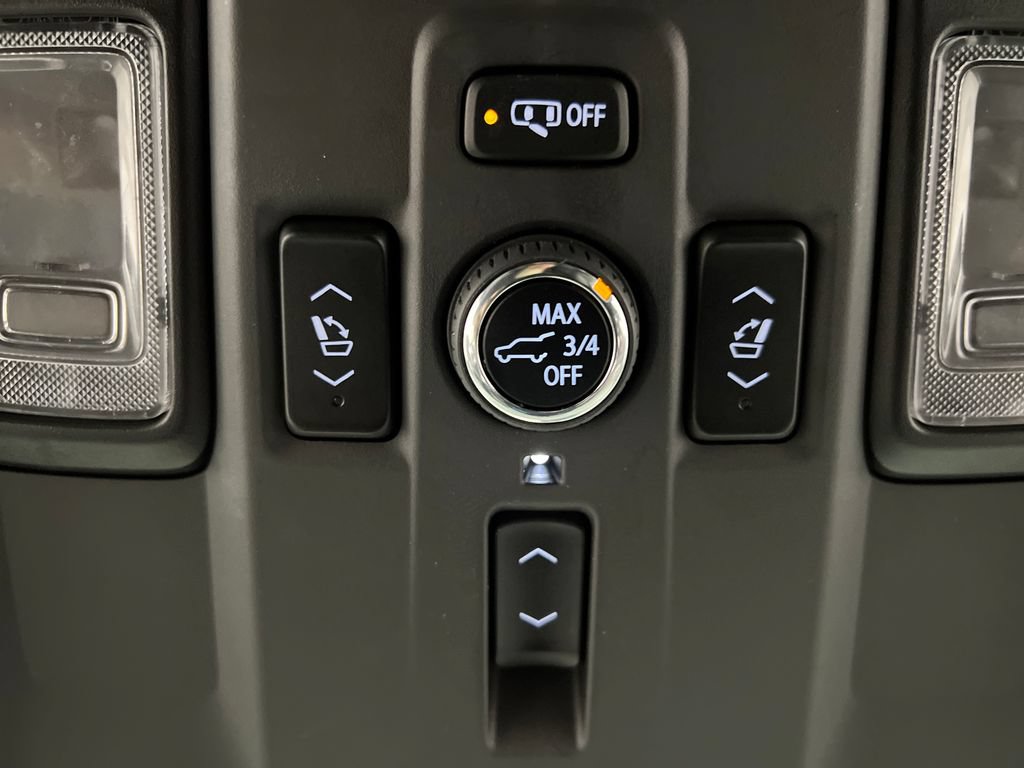 Used 2025 GMC Yukon XL Denali RWD image 70