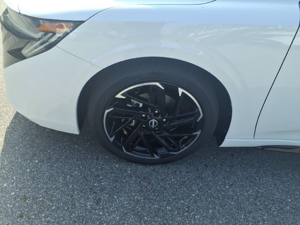New 2026 Nissan Sentra SR w/ SR Premium Package FWD image 4