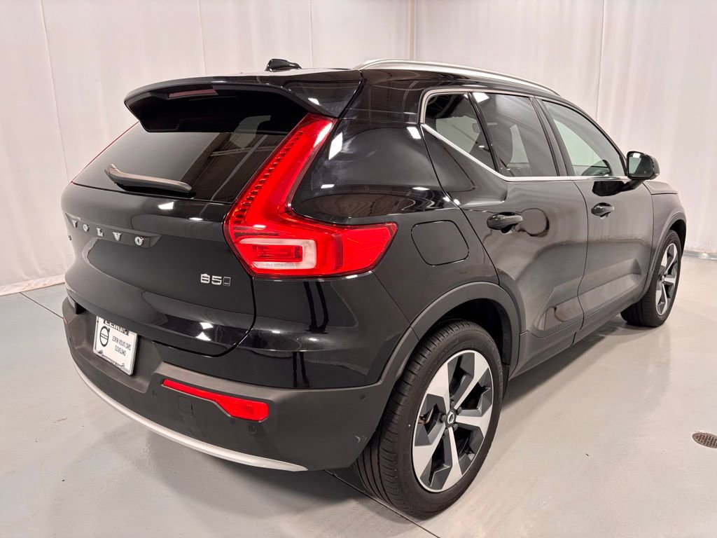 Certified 2025 Volvo XC40 B5 Plus image 9