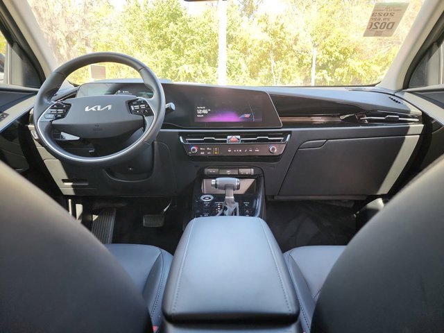 Used 2023 Kia Niro EX image 10