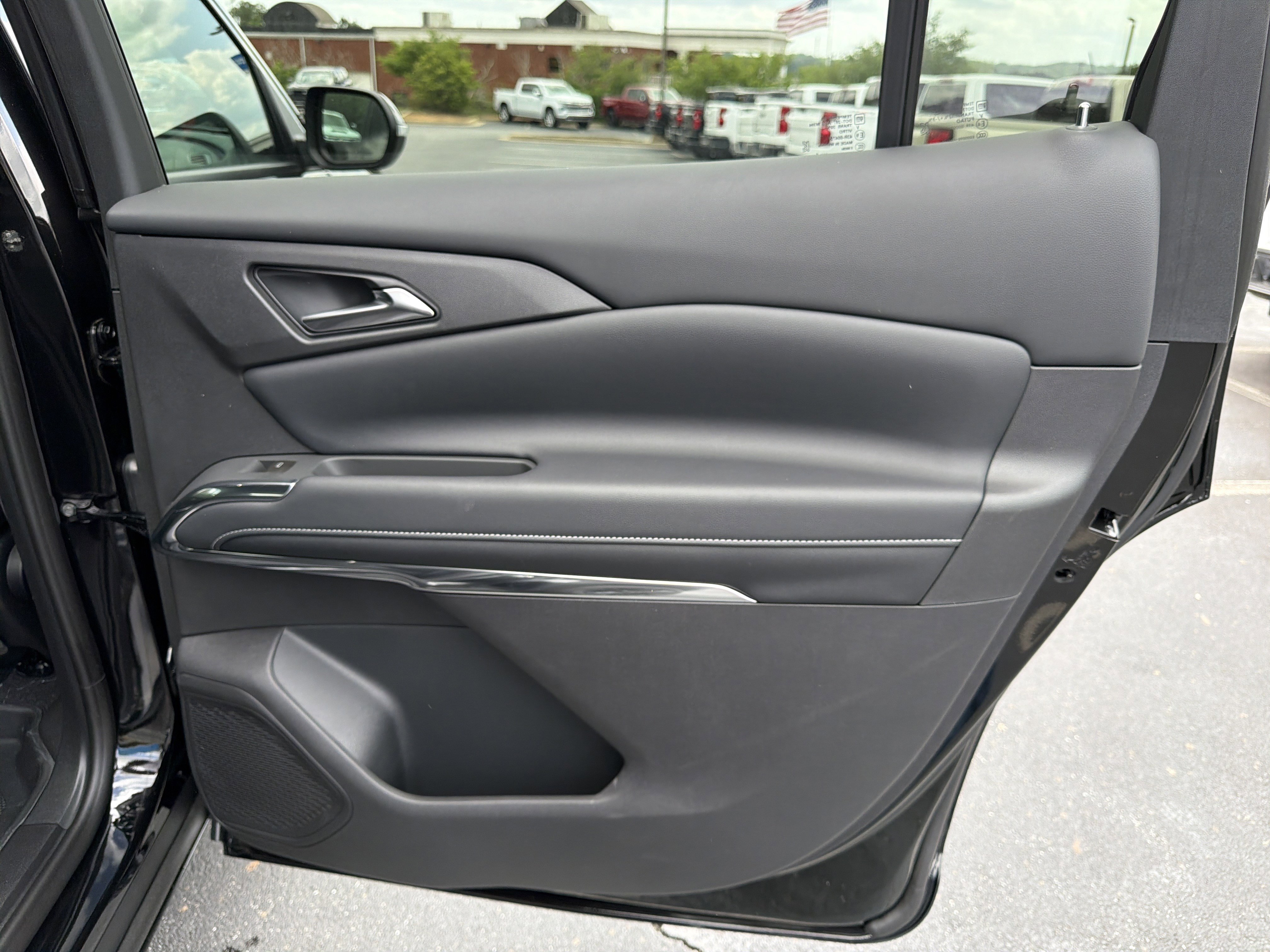 New 2026 Chevrolet Traverse LT w/ LPO, Floor Liner Package FWD image 16