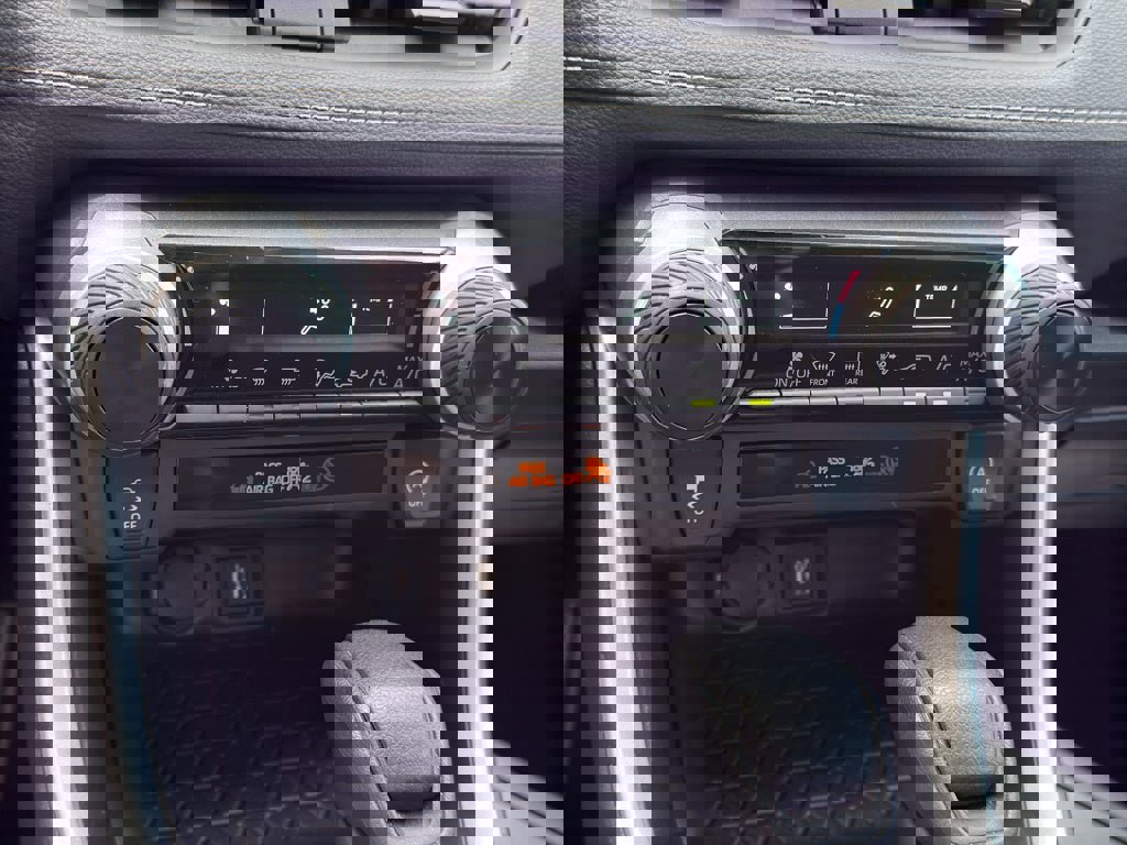 Used 2024 Toyota RAV4 LE image 15