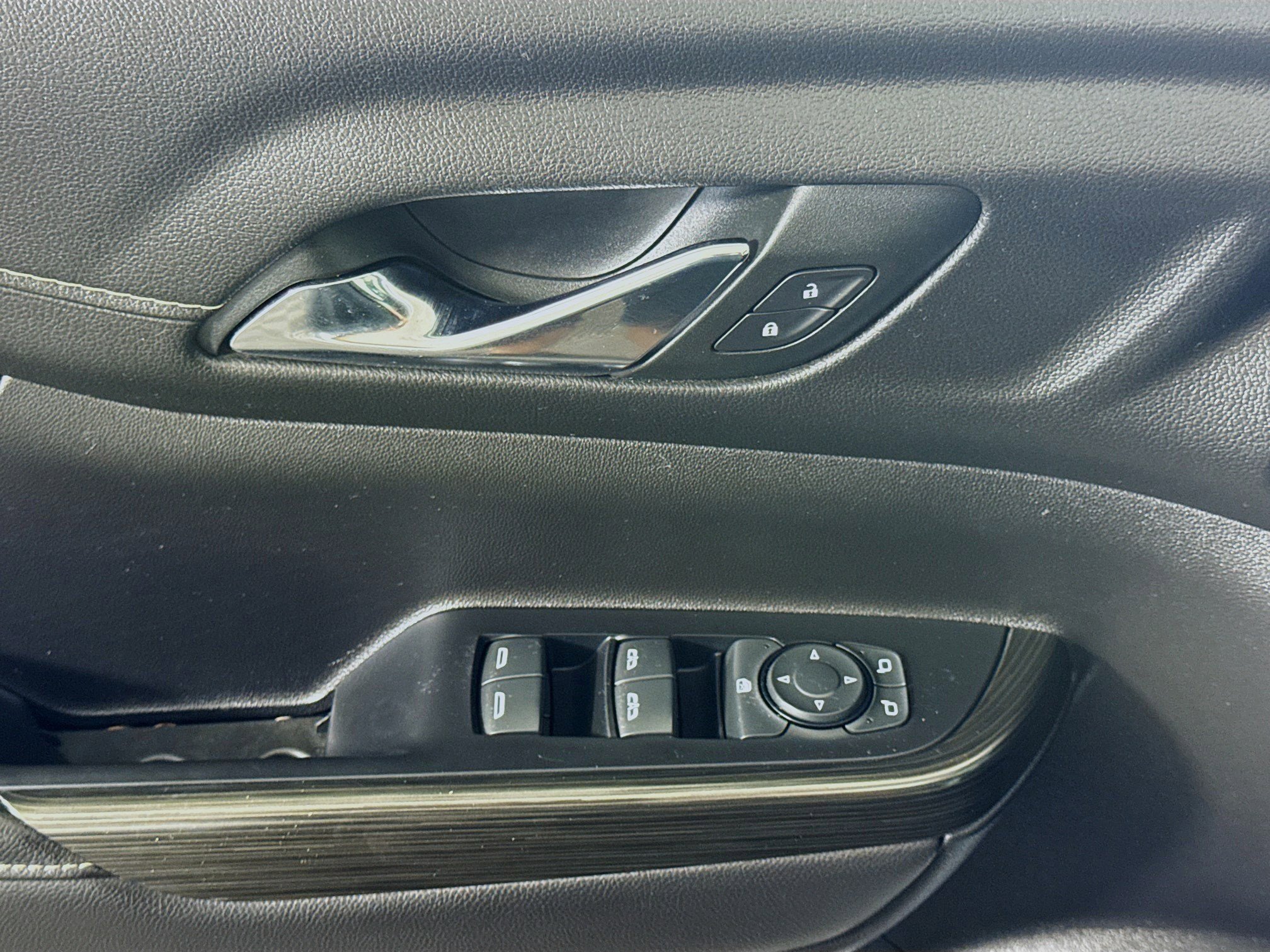 Used 2023 GMC Acadia SLT image 24