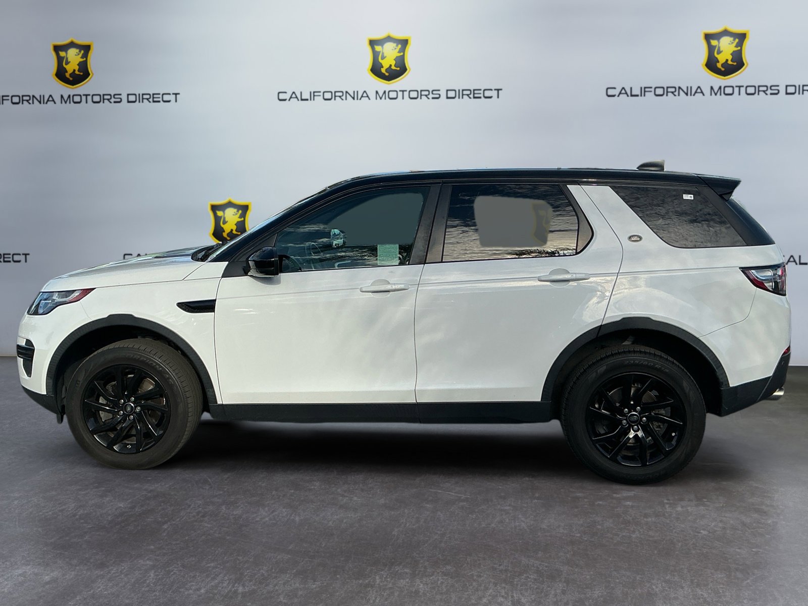 Used 2018 Land Rover Discovery Sport SE image 2