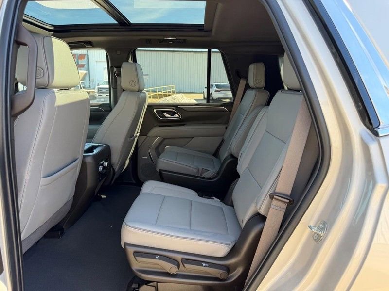 Used 2023 GMC Yukon SLT w/ SLT Premium Package image 9