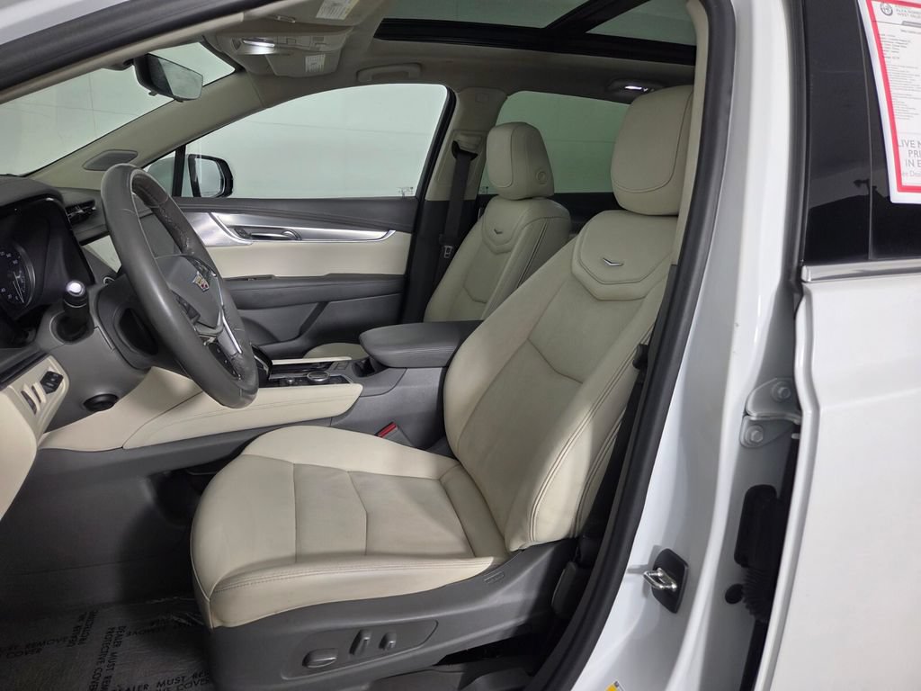 Used 2023 Cadillac XT5 Premium Luxury w/ Technology Package AWD/4WD image 10
