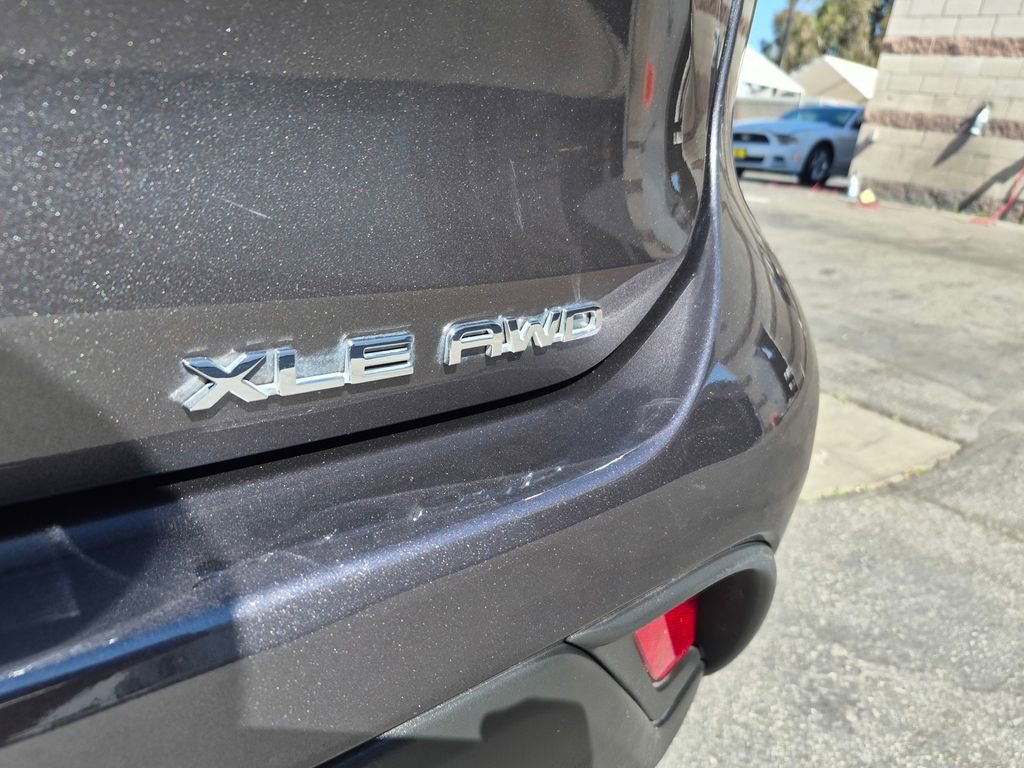 Used 2022 Toyota Highlander XLE image 9
