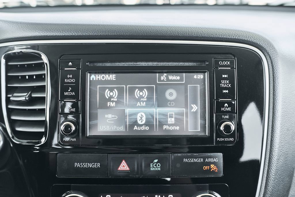 Used 2016 Mitsubishi Outlander SE AWD/4WD image 37