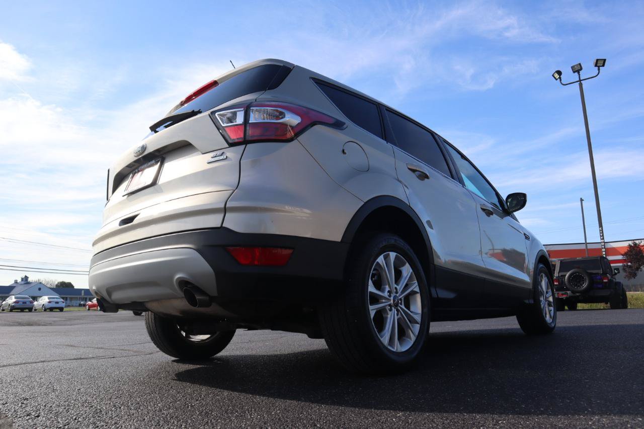 Used 2017 Ford Escape SE FWD image 18