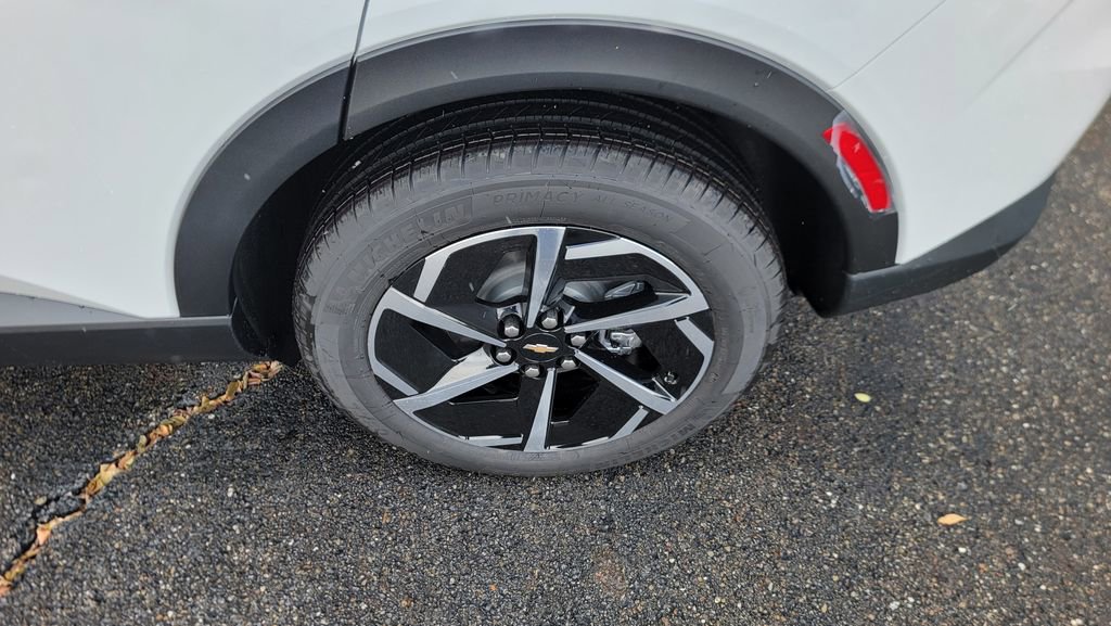 New 2026 Chevrolet Equinox EV LT image 8