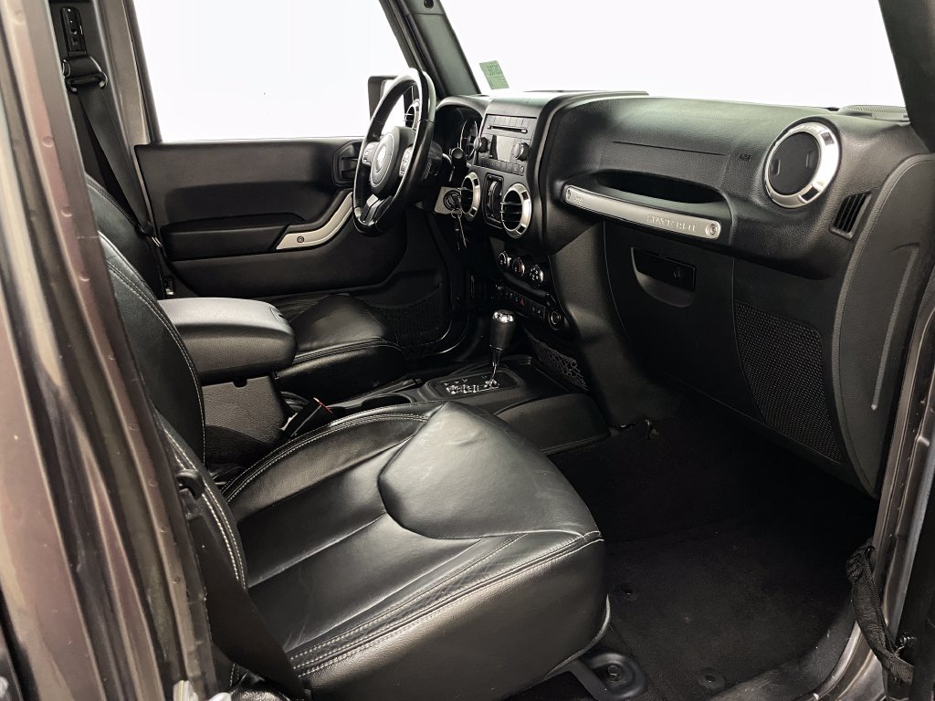 Used 2016 Jeep Wrangler Unlimited Sahara AWD/4WD image 34