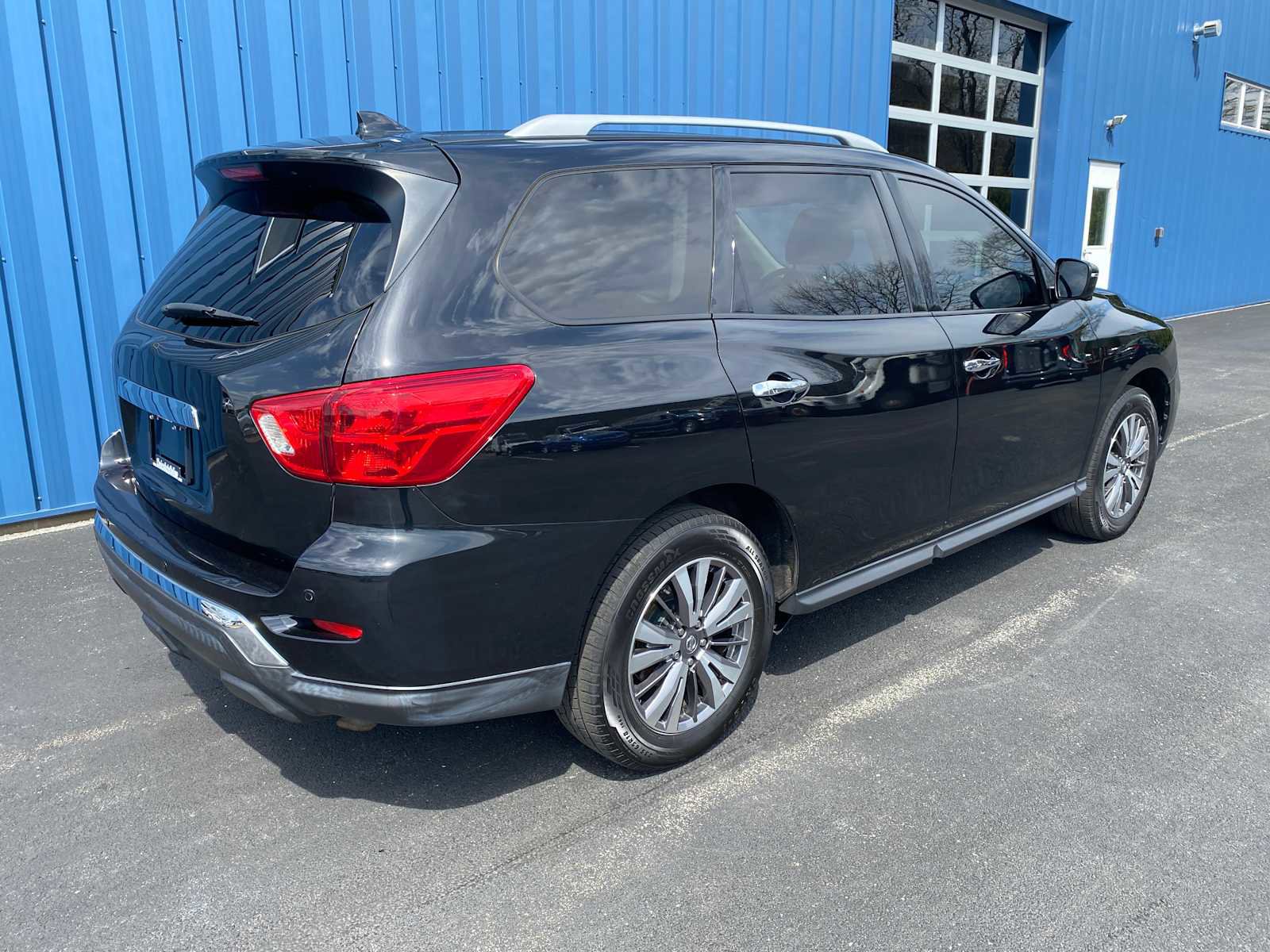 Used 2019 Nissan Pathfinder SL image 4