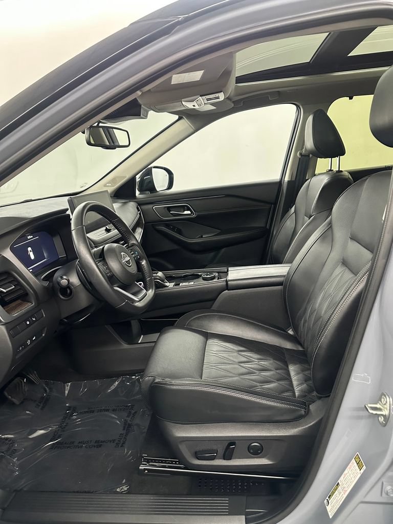 Used 2024 Nissan Rogue Platinum w/ Platinum Premium Package AWD/4WD image 11