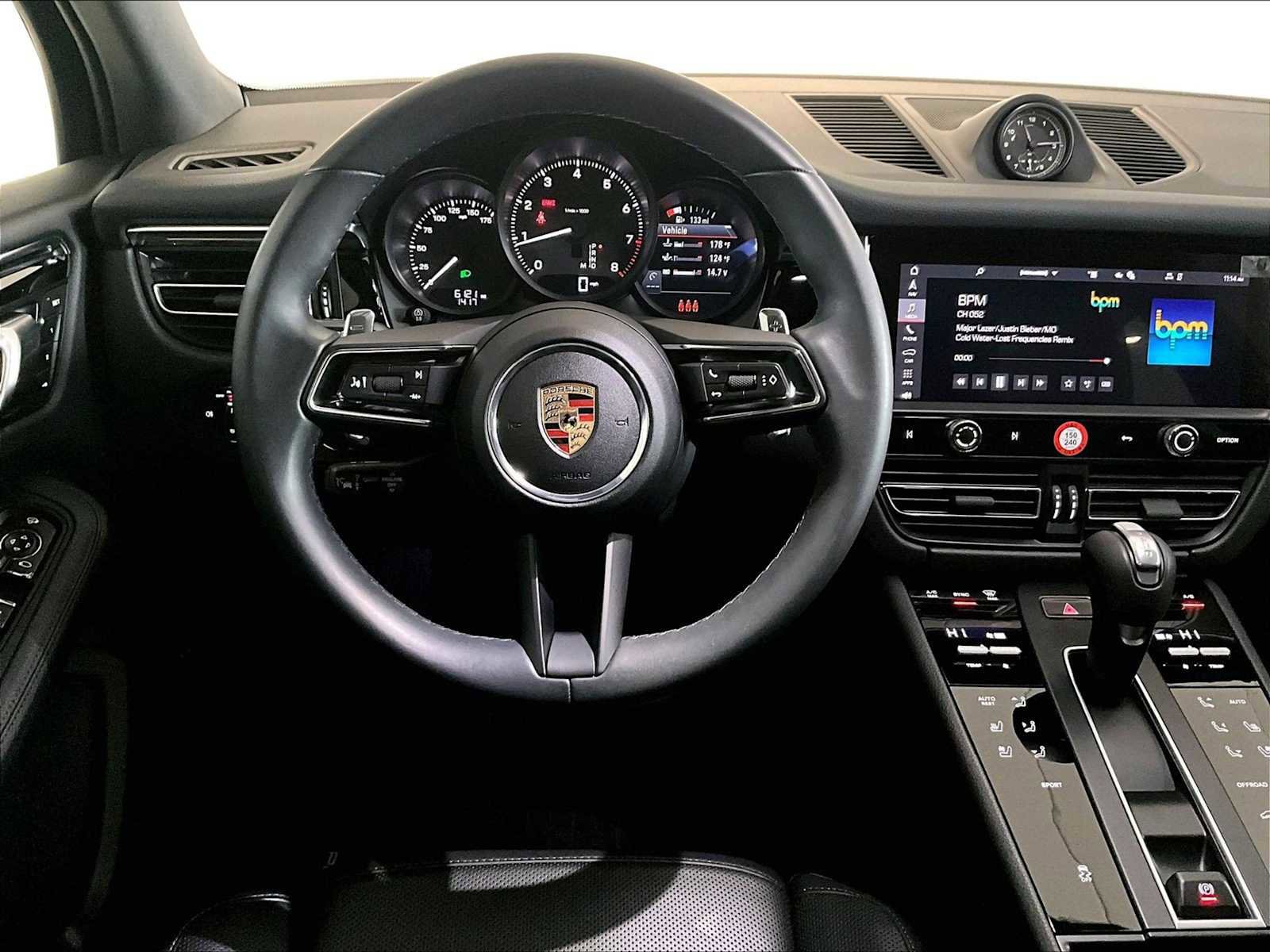 Used 2025 Porsche Macan image 16