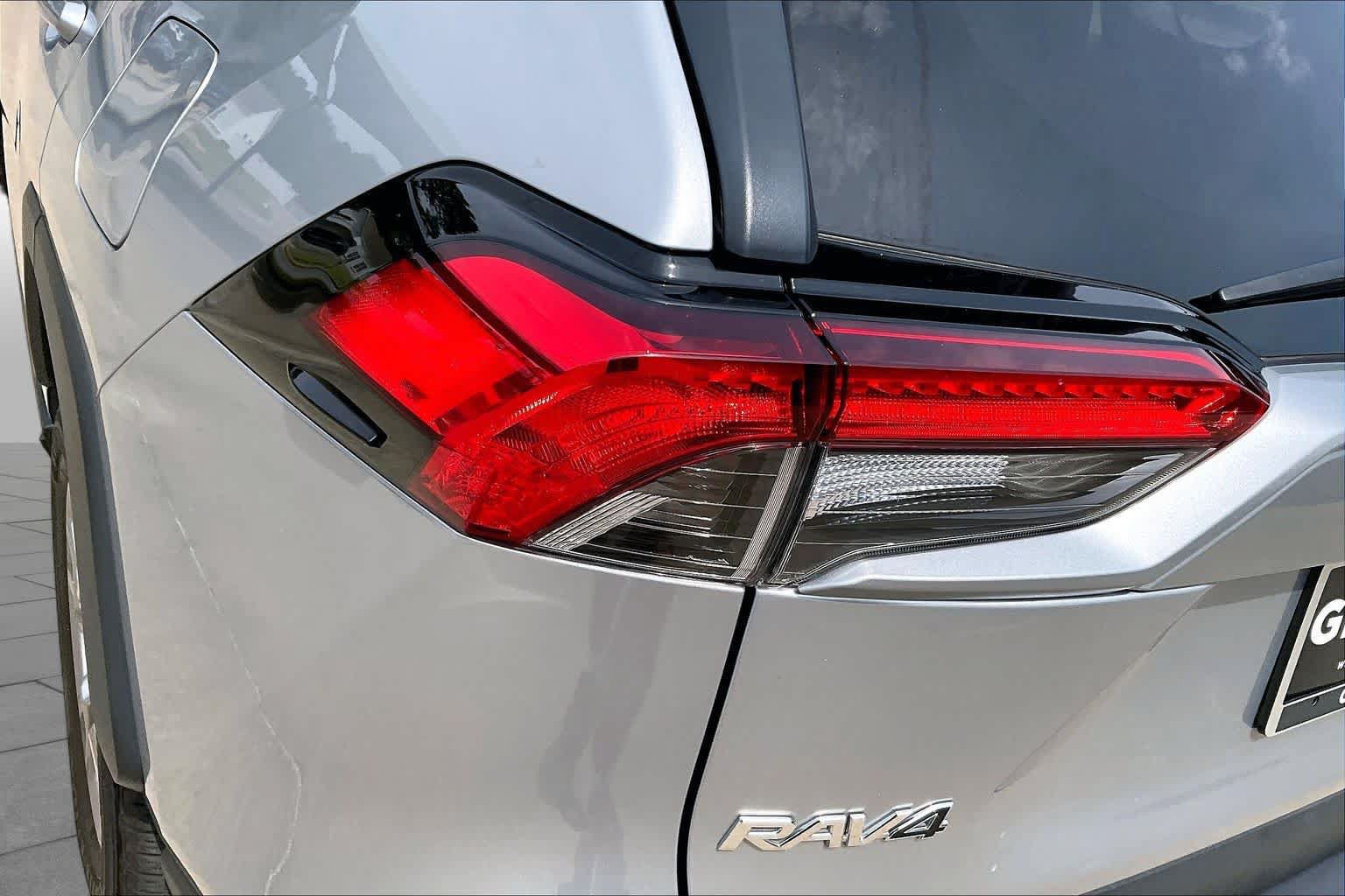 Used 2025 Toyota RAV4 XLE FWD image 55