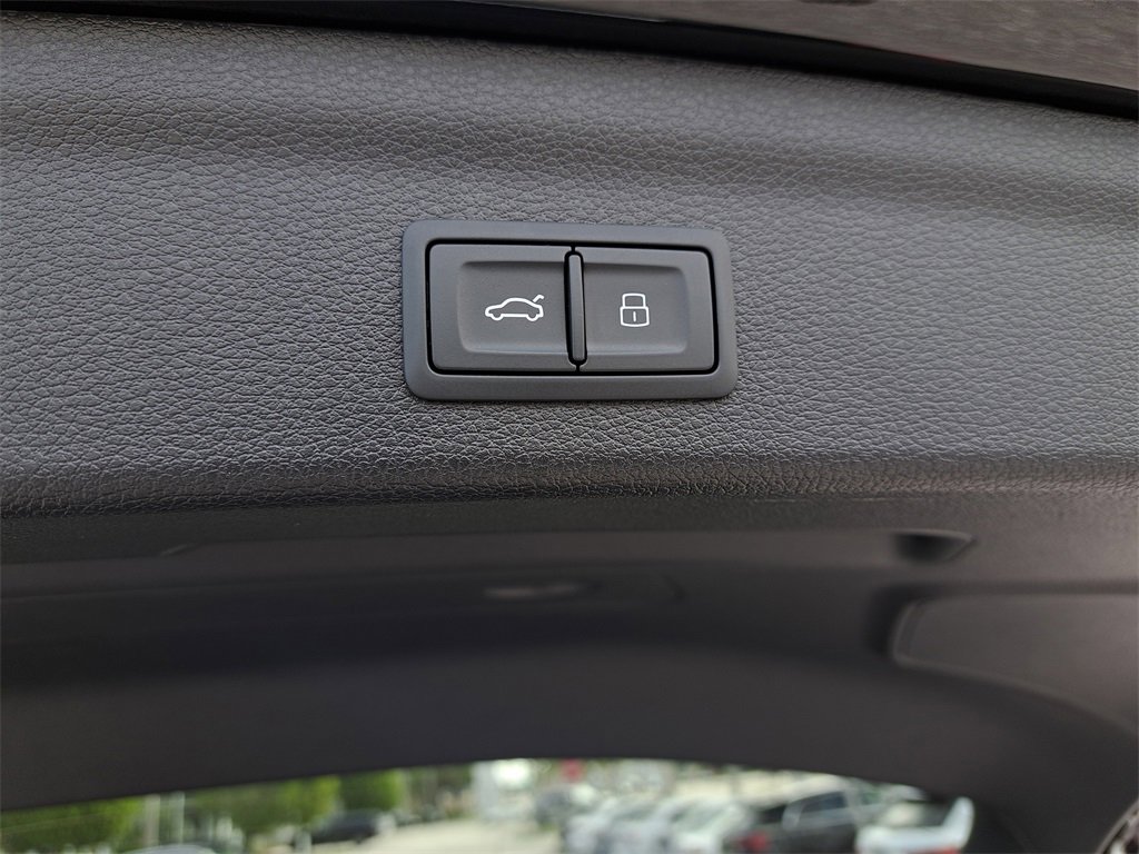 Certified 2025 Audi Q3 2.0T Premium w/ Convenience Package image 32