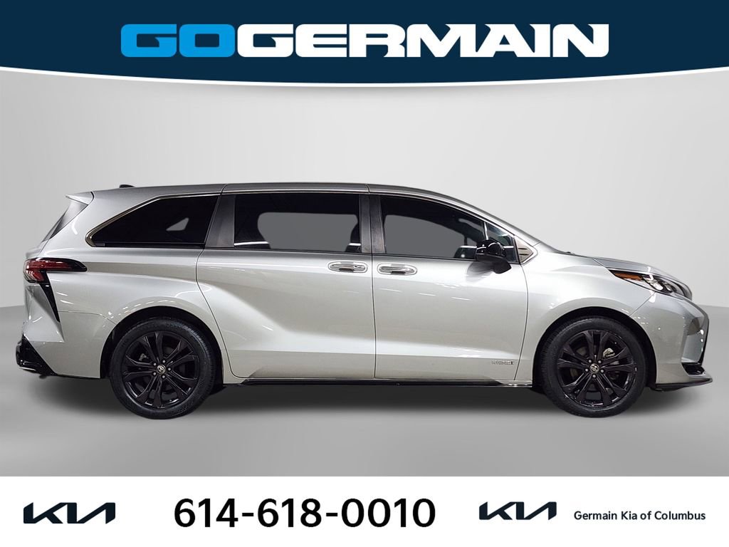 Used 2021 Toyota Sienna XSE image 6