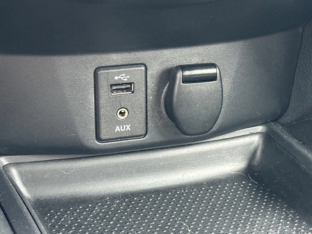 Used 2016 Nissan Rogue SV FWD image 26