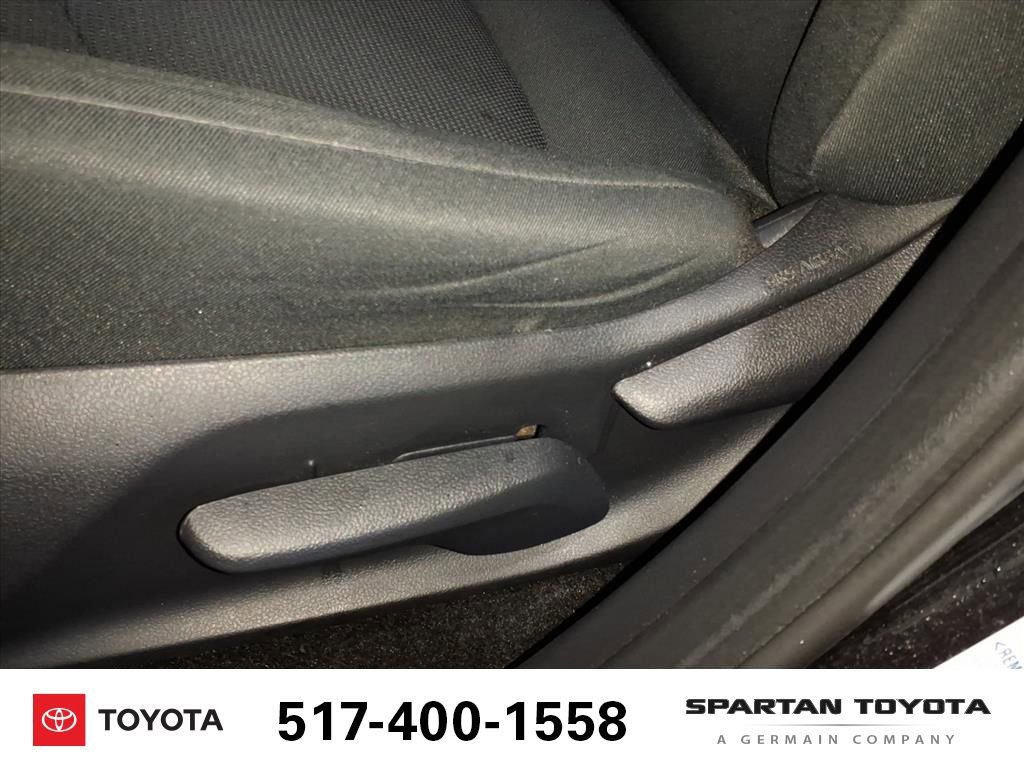 Used 2019 Toyota RAV4 LE w/ Carpet Mat Package image 15